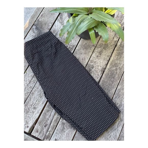 Black Polkadot Flocked Bermuda Shorts Stretch - Picture 7 of 8